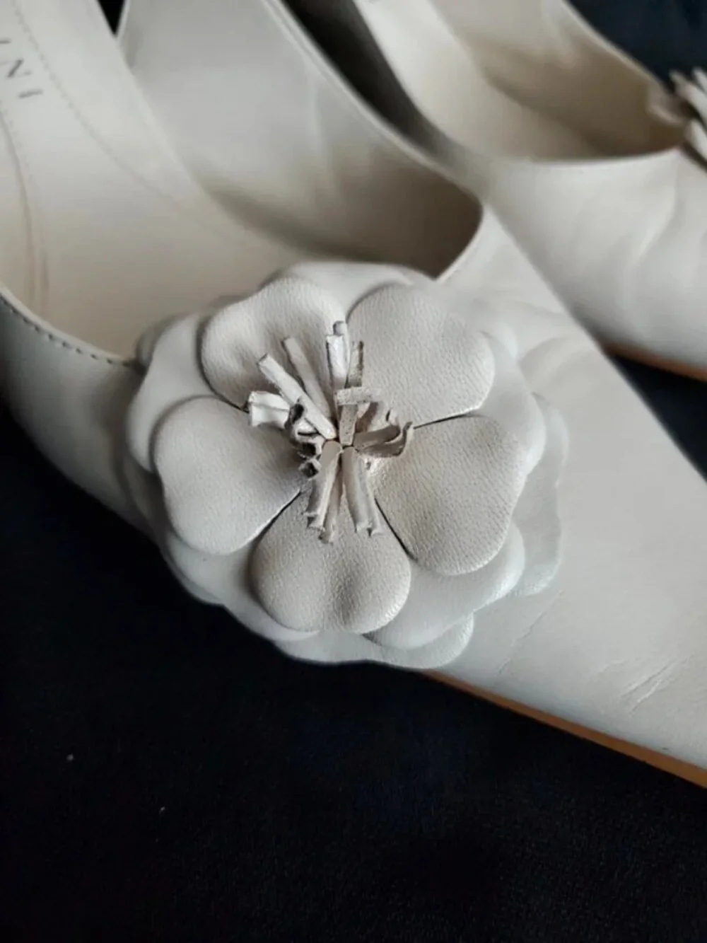 Gianni Bini white slingback kitten heels size 6 12m used